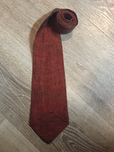 Kingspier Vintage - Vintage Orange/black weaved tie with bird cross stitch design.
 
Length: 55.25”
Width: 4.25” 

This tie is in excellent condition.