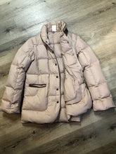 Load image into Gallery viewer, Kingspier Vintage - Vintage light pink down-filled puffer jacket with brown piping detail, snap closures, zipper closures and two welt pockets. Size 8.
