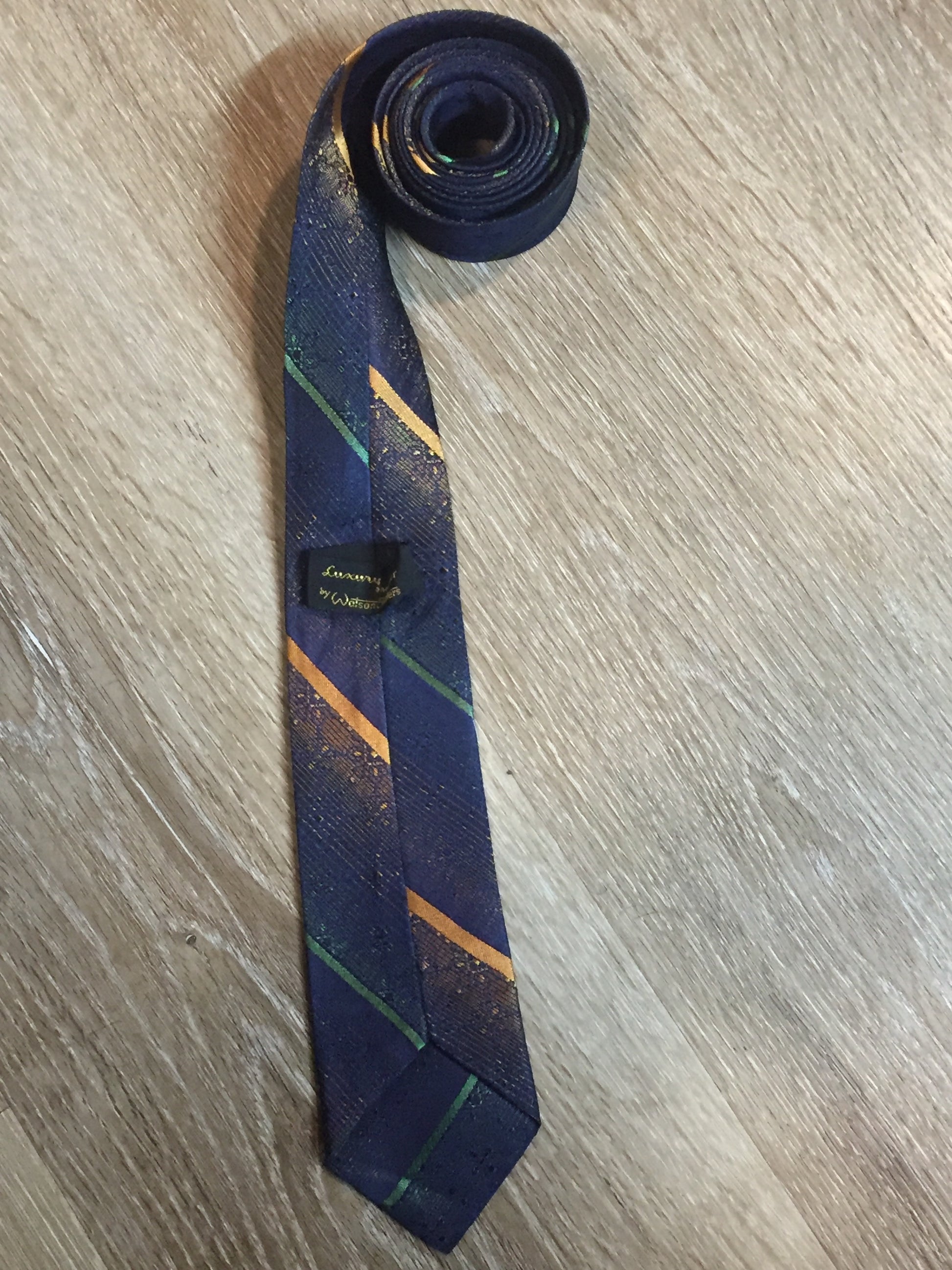 Kingspier Vintage - Vintage Watson Bros blue with green and orange diagonal stripe tie.


Length: 66” 
Width: 2.5” 

This tie is in excellent condition.