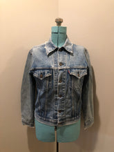 Load image into Gallery viewer, Vintage 1970’s Levi’s light wash denim trucker jacket with two flap pockets on the chest.  Red Tab, 100% cotton, made in Canada, size 38 - Kingspier Vintage
