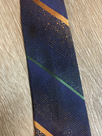 Kingspier Vintage - Vintage Watson Bros blue with green and orange diagonal stripe tie.


Length: 66” 
Width: 2.5” 

This tie is in excellent condition.