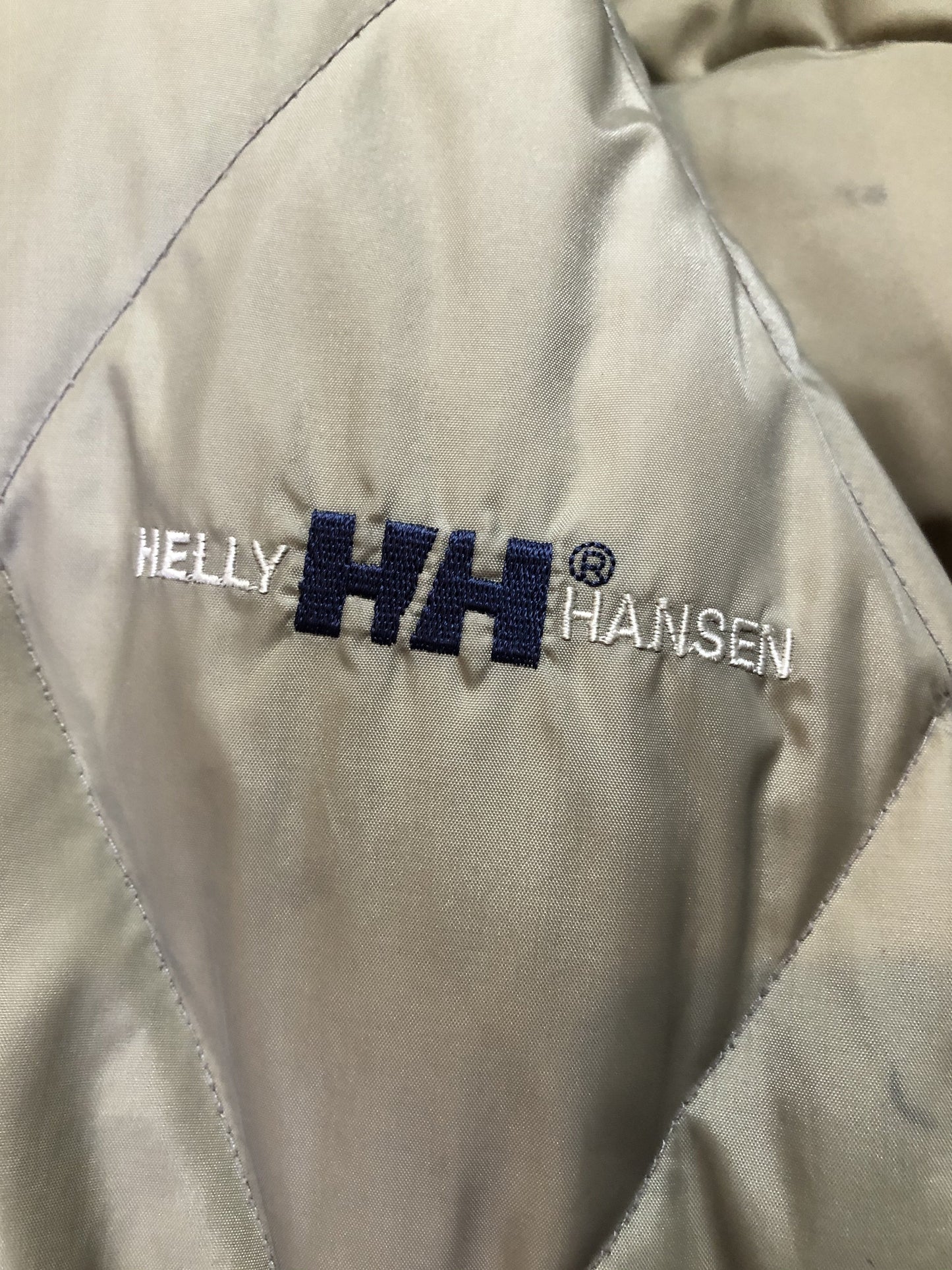 Kingspier Vintage - Helly Hansen reversible charcoal and beige down-filled puffer jacket. This jacket is quilted with zipper closure and zip pockets on both sides. Size Large.