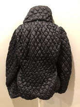 Load image into Gallery viewer, Kingspier Vintage - TWF black quilted nylon puffer jacket with synthetic insulation, oversized collar, zipper closure and zip slash pockets. Size medium.


