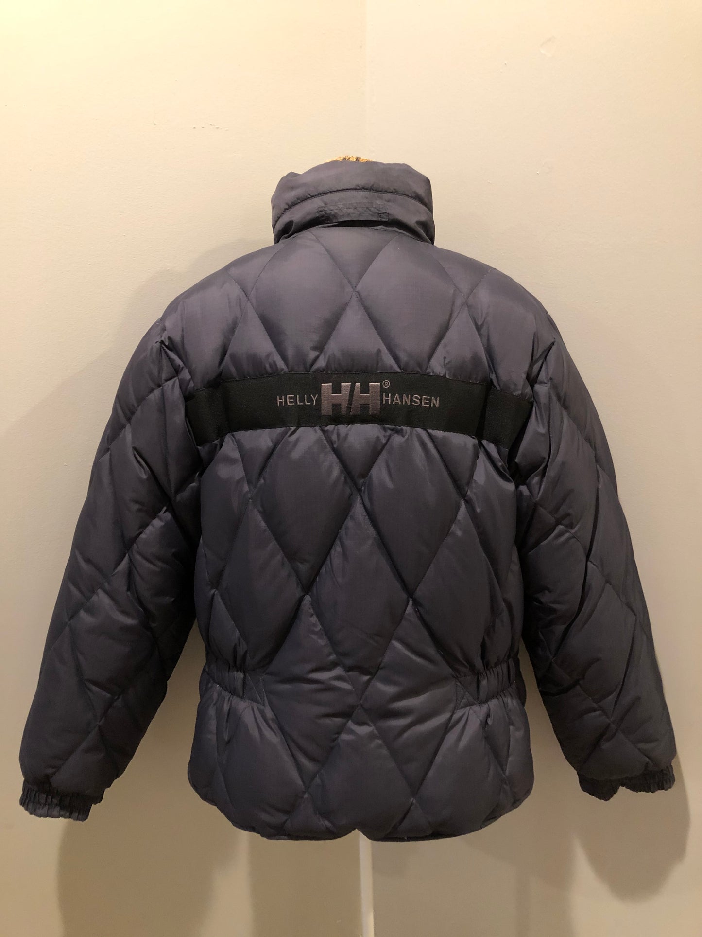 Kingspier Vintage - Helly Hansen reversible charcoal and beige down-filled puffer jacket. This jacket is quilted with zipper closure and zip pockets on both sides. Size Large.