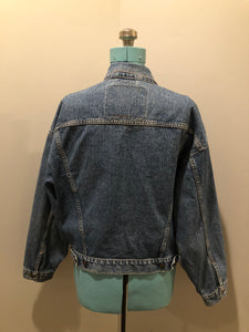 Vintage 1980’s Levi’s medium wash denim trucker jacket with button closures, two flap pockets on the chest, two side pockets and two inside pockets.  Red Tab, 100% cotton, size large -Kingspier Vintage