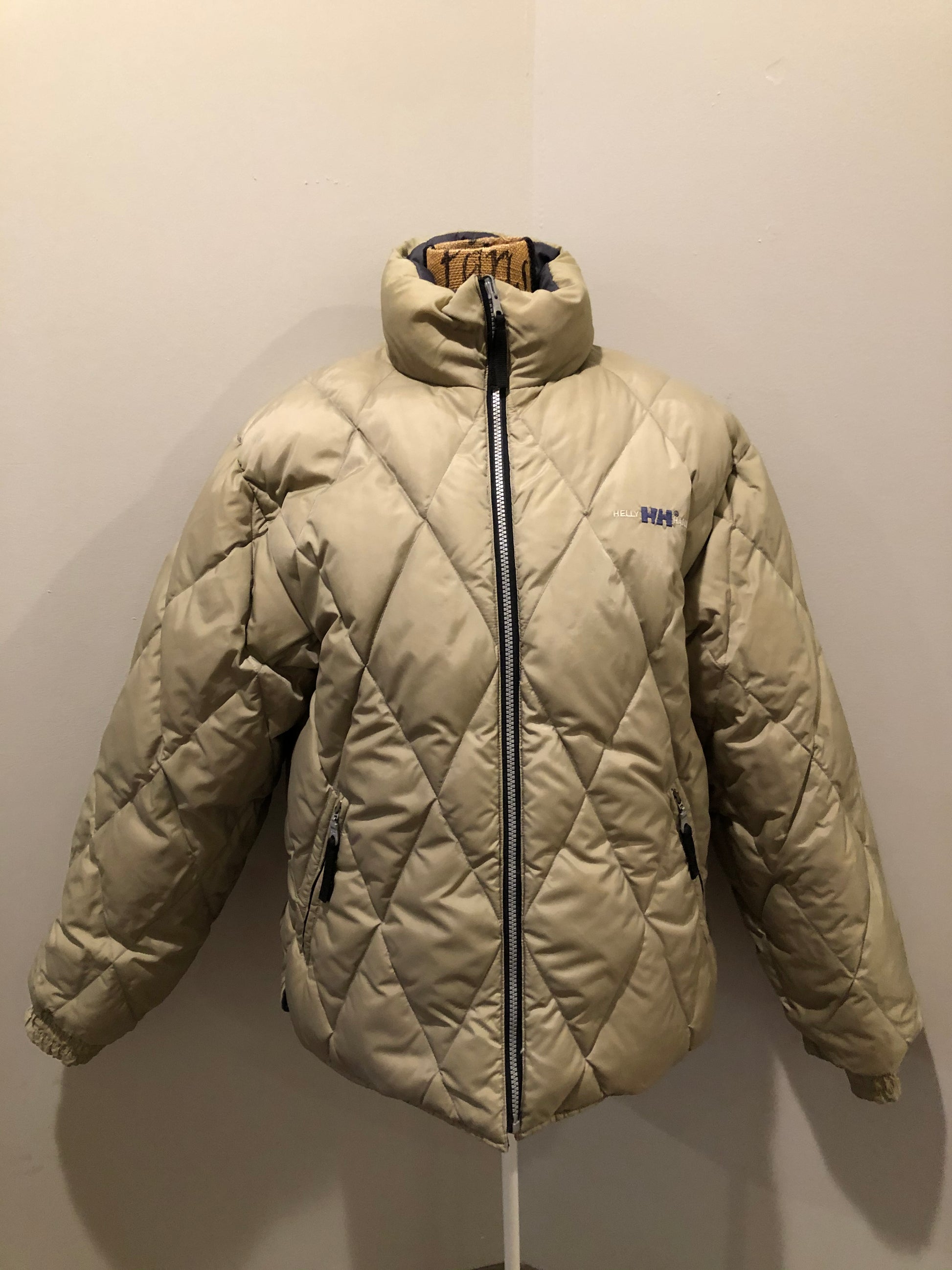 Kingspier Vintage - Helly Hansen reversible charcoal and beige down-filled puffer jacket. This jacket is quilted with zipper closure and zip pockets on both sides. Size Large.