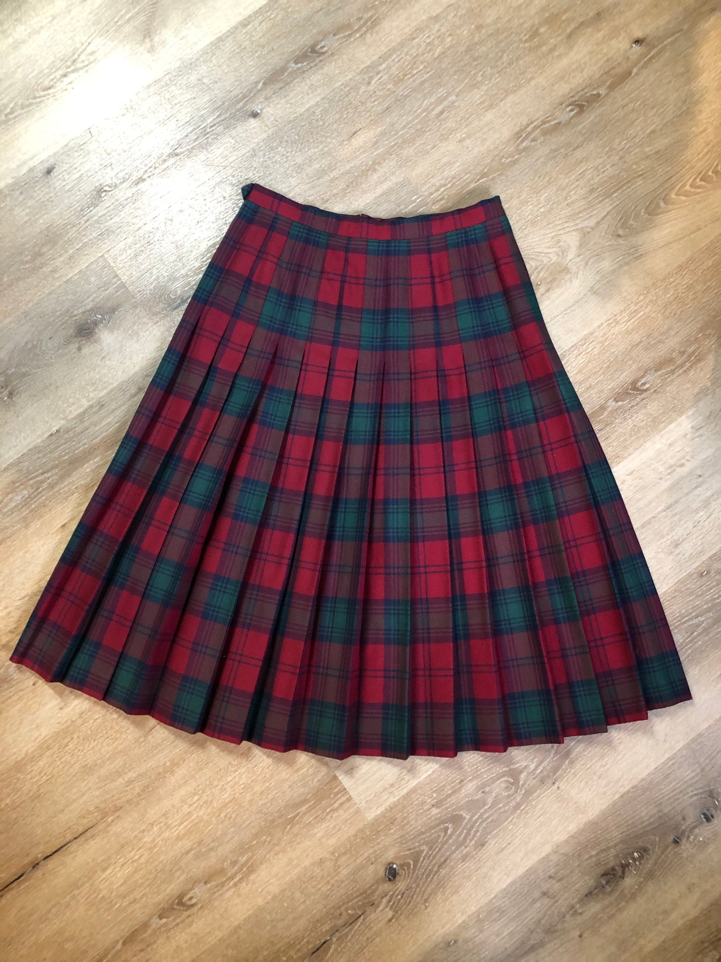 Kingspier Vintage - Vintage Al Jean red and green 100% pure virgin wool plaid Fashion Kilt. Made in Canada.