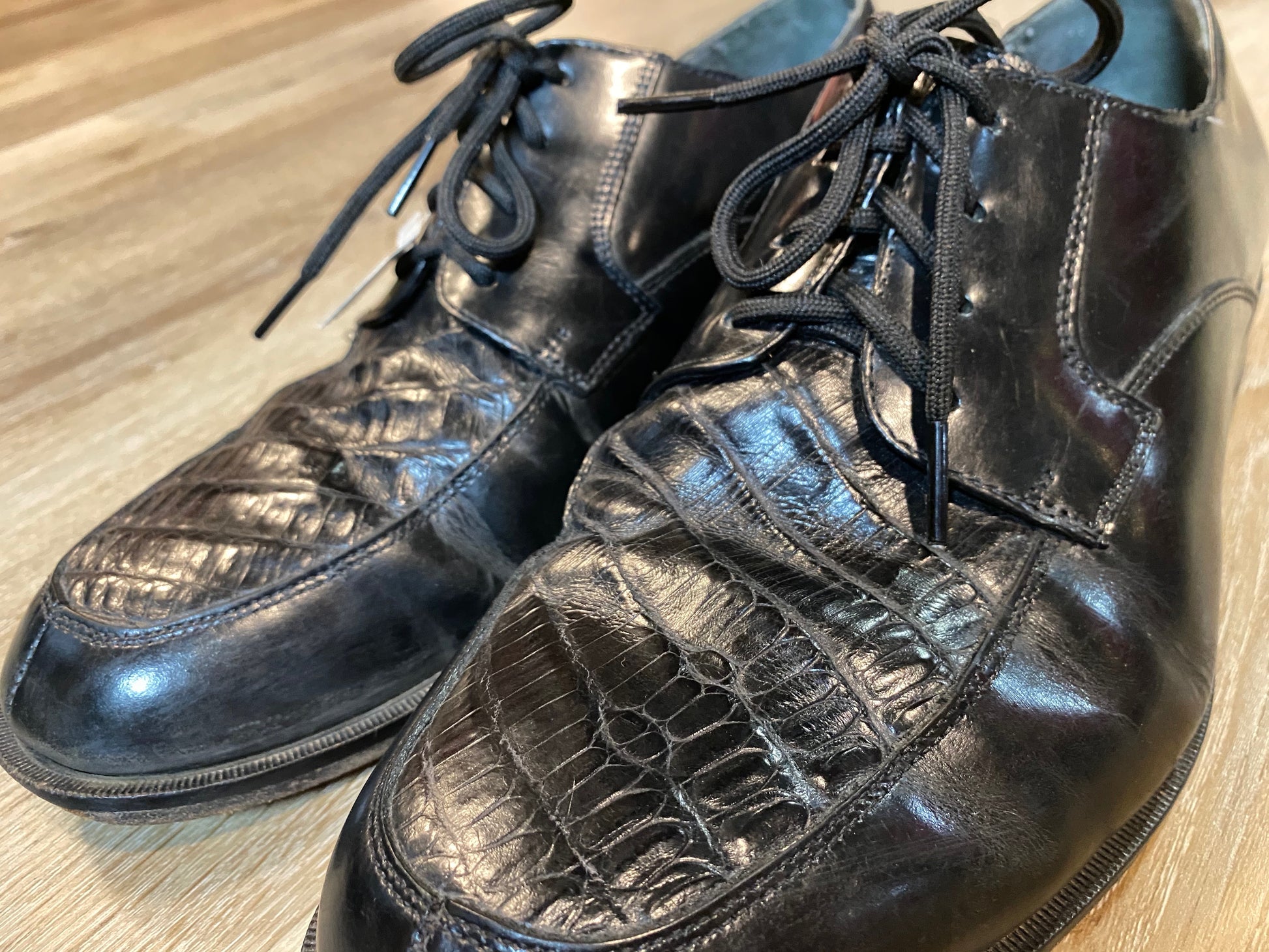 Kingspier Vintage - Black Leather Derbies with Caiman Alligator Vamps by Florsheim Imperial - Sizes: 9.5M 11.5W 42-43EURO, Made in Brazil, Leather Uppers and Soles, Full Leather Linings, Partial Rubber Heels