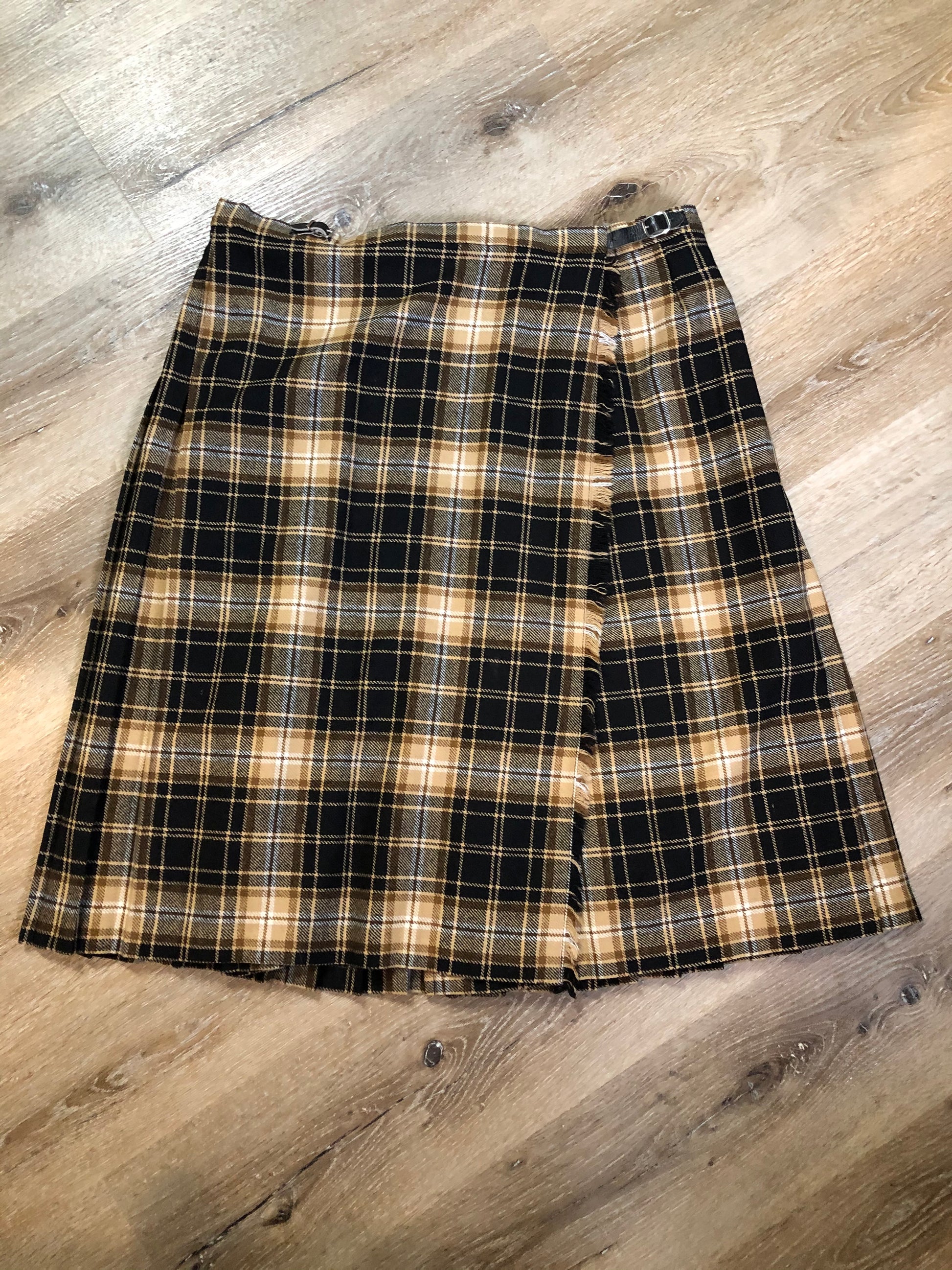 Kingspier Vintage - Pitlochry Knitwear black, white and brown plaid 100% wool kilt.