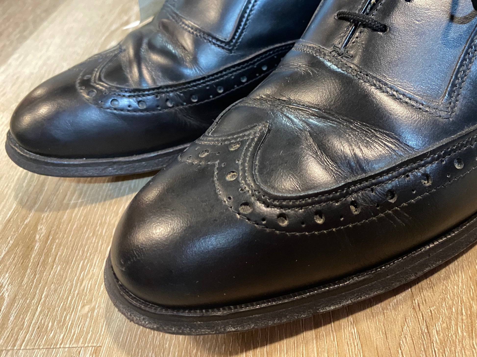 Kingspier Vintage - 1970s Black Quarter Brogue Wingtip Oxfords by Jarman Benchmark- Sizes: 7.5M 9M 40-41EURO, Made in Canada, Cuir Veritable Leather Soles, Rubber Cushion Tread Heels