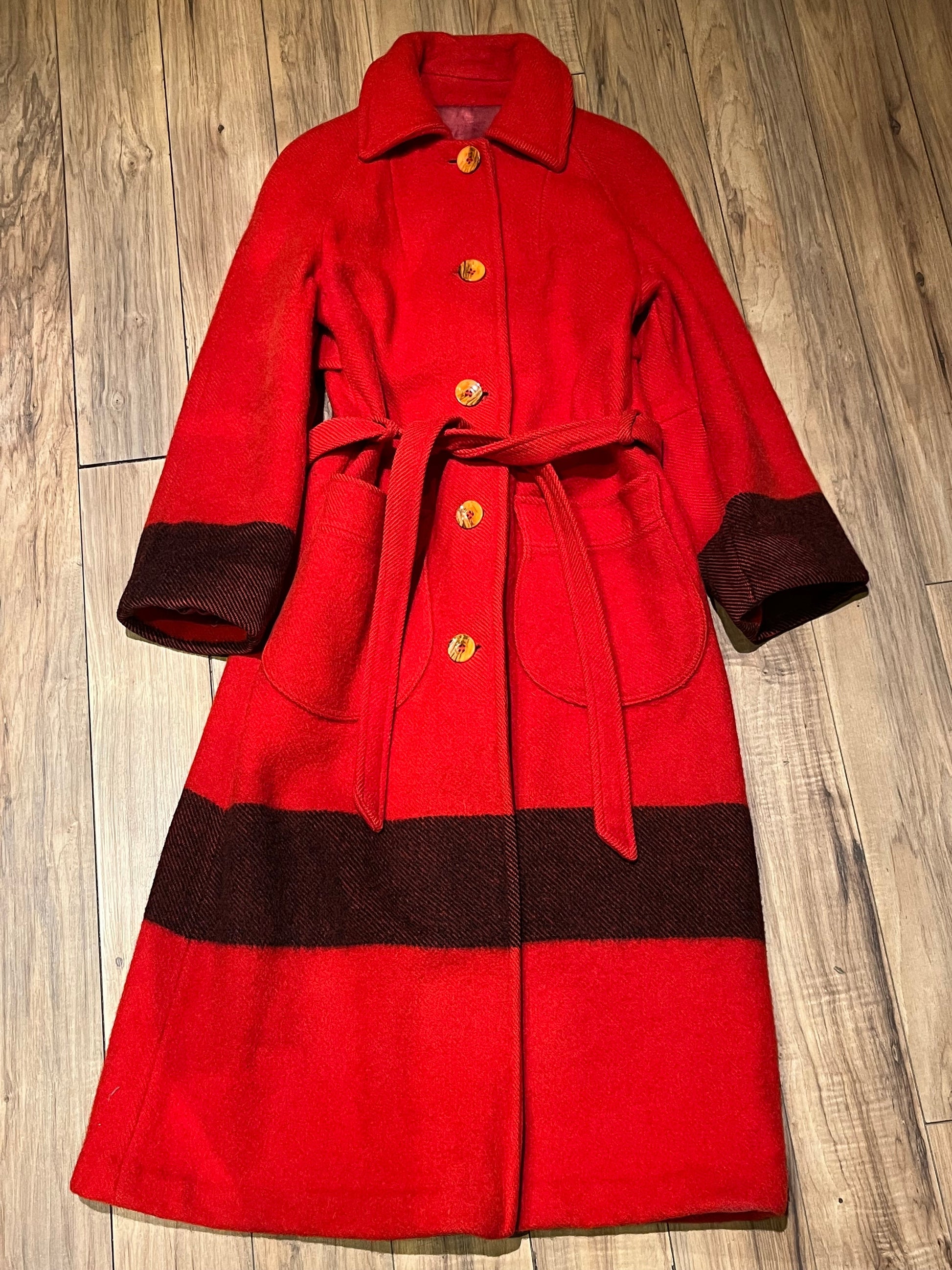 Vintage Shardik Fleece for Rainmaster red and black 100% pure virgin wool coat with belt, button closures, two front patch pockets and a satin lining.

Made in Canada
Chest 35”