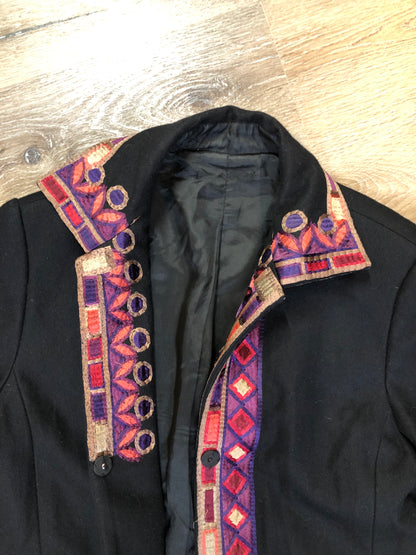 Kingspier Vintage - Black wool car coat with purple and pink flower motif embroidery, snap closures, and pockets. Size small/ medium.

Shoulder to shoulder - 17”
Shoulder to wrist - 24”
Under sleeve - 17.5”
Armpit to armpit - 19”
Armpit to hem - 27”
Bottom hem - 24”

*All items have been laid flat to measure.

This coat is in excellent condition.