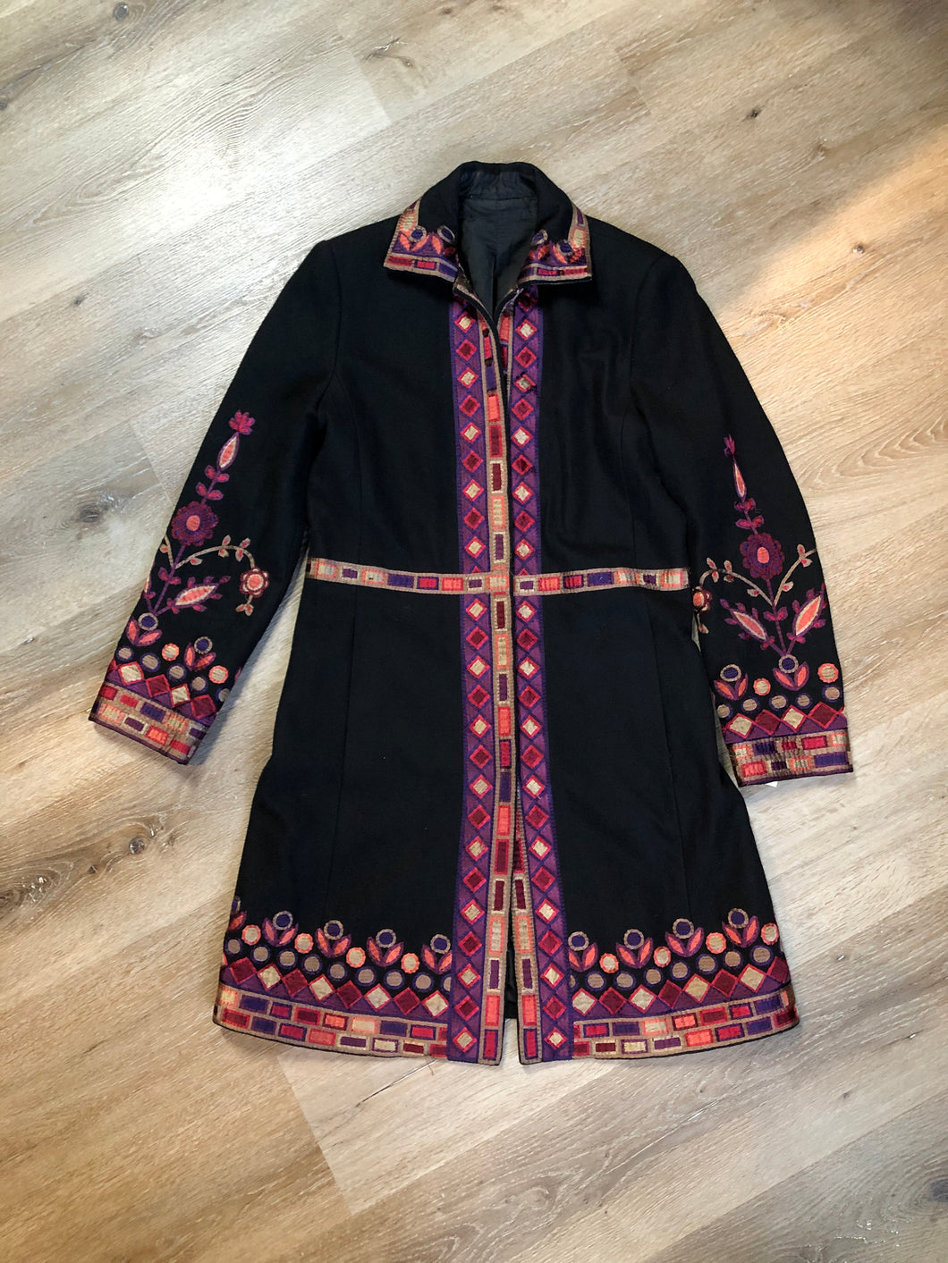 Kingspier Vintage - Black wool car coat with purple and pink flower motif embroidery, snap closures, and pockets. Size small/ medium.

Shoulder to shoulder - 17”
Shoulder to wrist - 24”
Under sleeve - 17.5”
Armpit to armpit - 19”
Armpit to hem - 27”
Bottom hem - 24”

*All items have been laid flat to measure.

This coat is in excellent condition.
