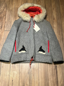 Vintage James Bay100% wool grey northern parka with fox fur trimmed hood, zipper closure, zip front pockets, leather trimmed cuffs, drawstring at waist, quilted lining and felt applique in a seal motif.

Made in Canada
Chest 44”