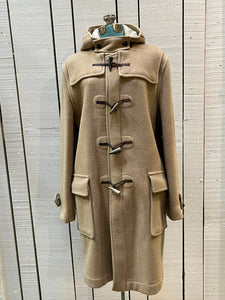 Vintage Gloverall tan duffle coat, with zipper and horn toggle closures, hood and two flap pockets.

80% wool/ 20% polyester
Made in England
Size 52