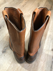 Kingspier Vintage - Vintage Boulet leather square toe cowboy boot with two tone brown leather upper and oil resistant heel. Made in Canada.

Size 7.5 Womens

The leather uppers and soles are in excellent condition.