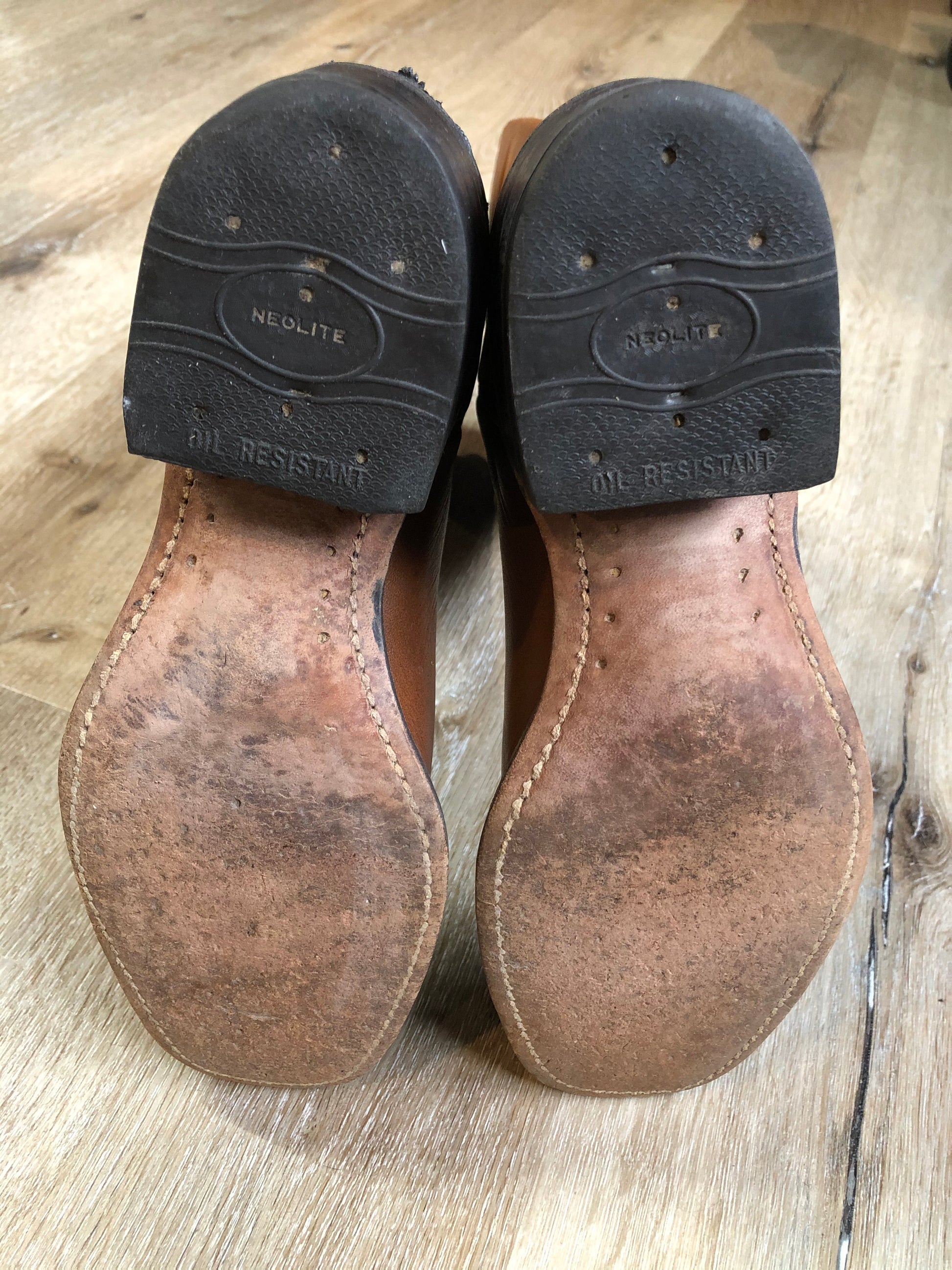 Kingspier Vintage - Vintage Boulet leather square toe cowboy boot with two tone brown leather upper and oil resistant heel. Made in Canada.

Size 7.5 Womens

The leather uppers and soles are in excellent condition.