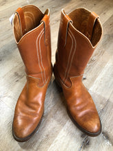 Load image into Gallery viewer, Kingspier Vintage - Vintage light brown cowboy boots with rounded toe and Goodyear welted sole.
 
Size 11 Mens wide , 

Some sun fading and scratches in the uppers, goodyear welted soles in excellent condition.

