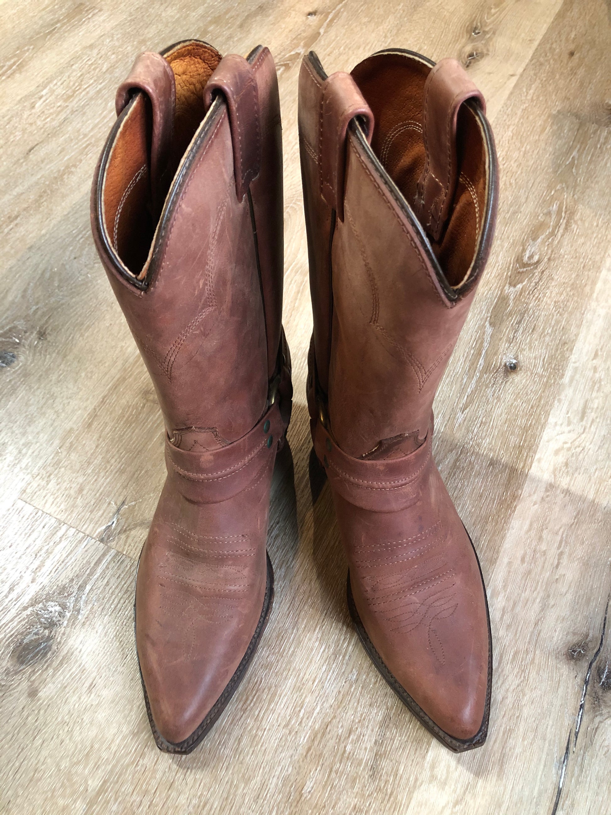 Kingspier Vintage - Double H brown leather motorcycle boots.

Size 8.5 Mens

The uppers and soles are in excellent condition, as new.