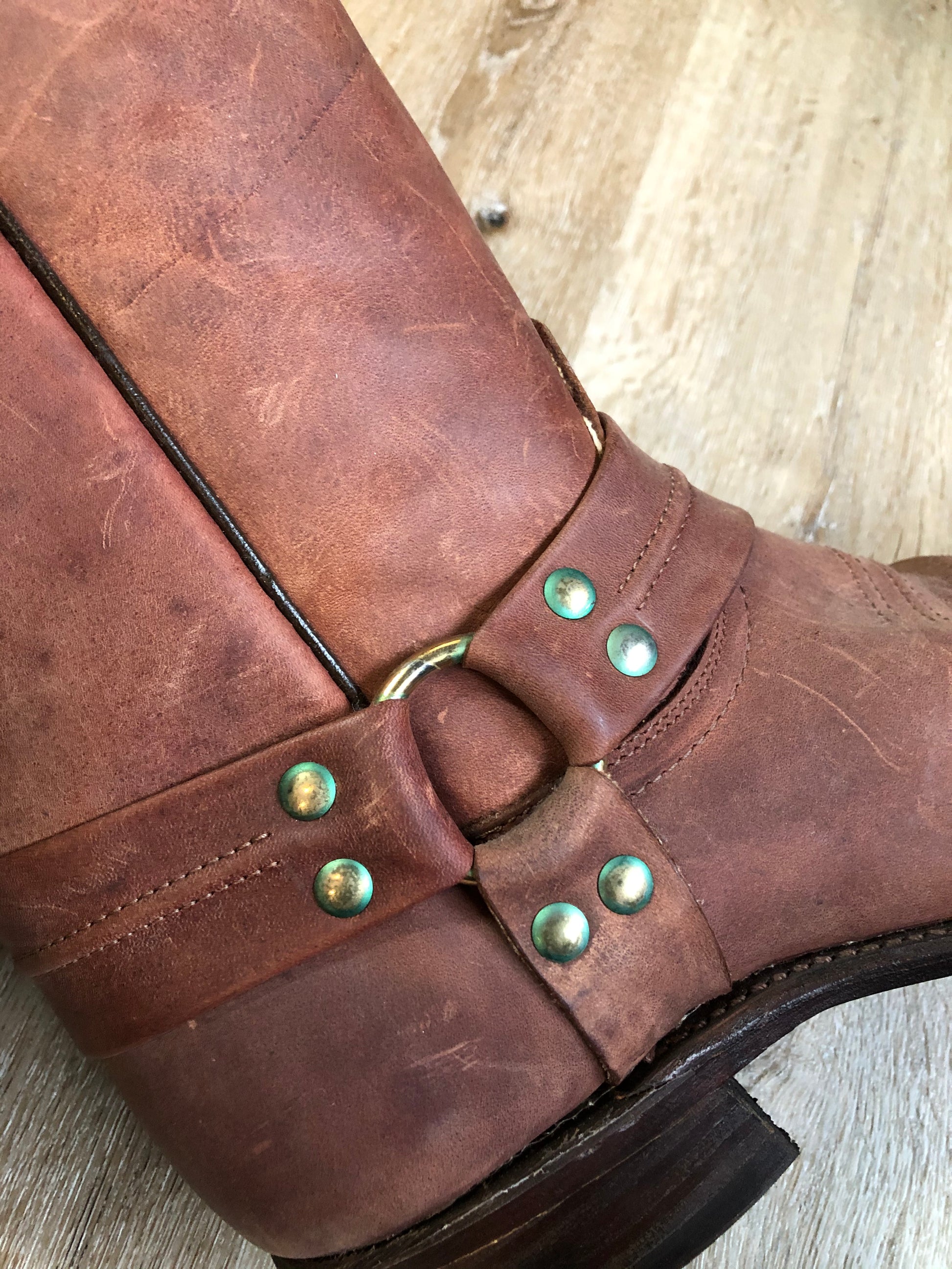 Kingspier Vintage - Double H brown leather motorcycle boots.

Size 8.5 Mens

The uppers and soles are in excellent condition, as new.