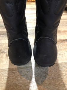Kingspier Vintage - Commanchero black cowboy boots with decorative stitching, a pointed toe and a leather sole.

Size 44 Mens

The uppers and soles are in excellent condition.
