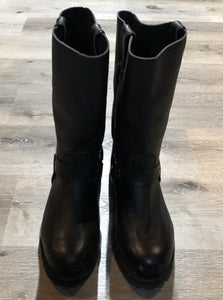 Kingspier Vintage - Boulet black motorcycle boots with harness strap and rounded toe. Made in Canada.

Size 9 Mens 

The uppers and soles are in excellent condition.