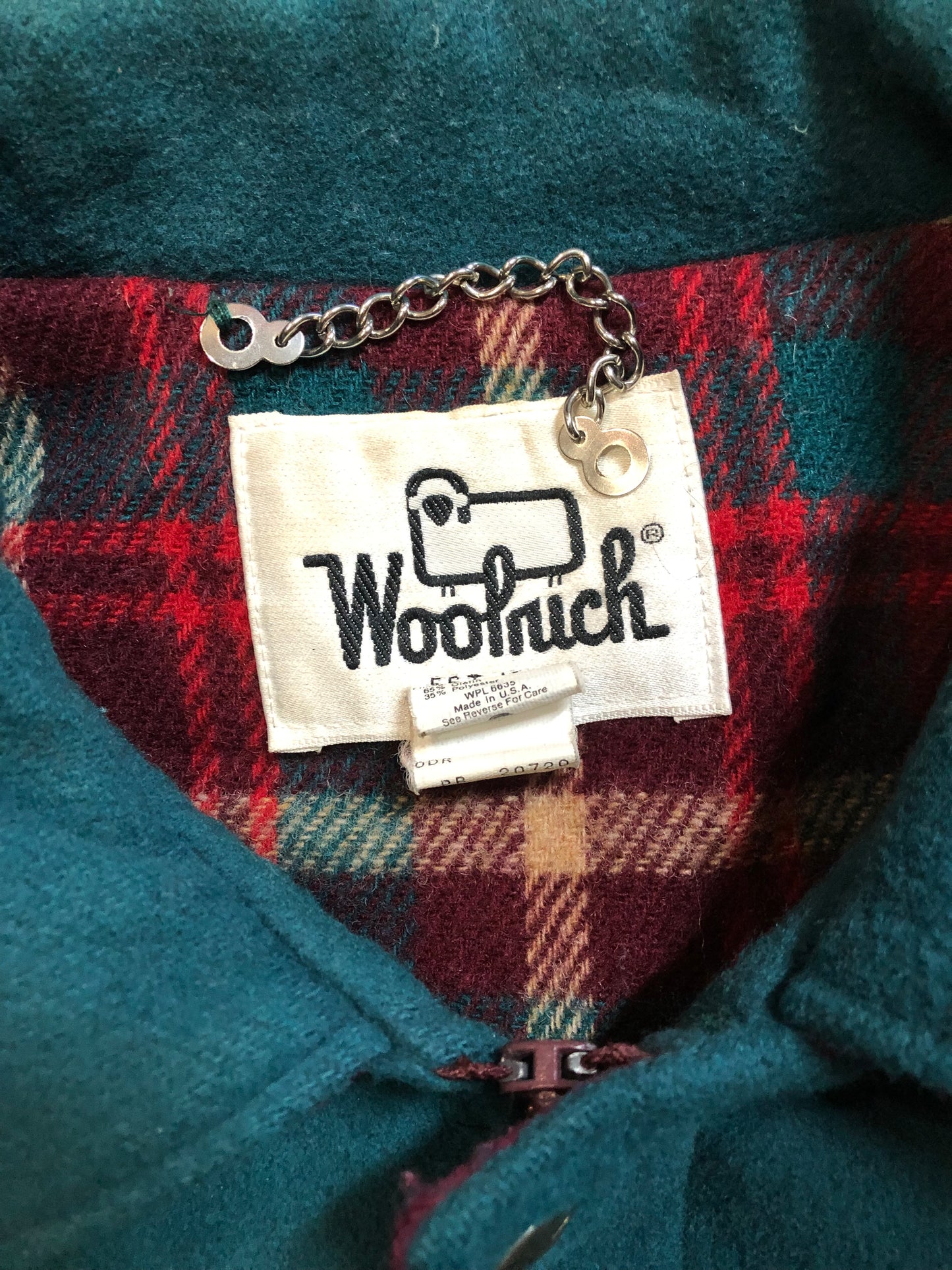 Kingspier Vintage - Vintage Woolrich wool blend bomber style jacket in teal with plaid lining, zipper closure, two front pockets and knit cuffs. The shell is 80% wool/ 20% nylon.

Made in USA
Size Large