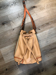 Kingspier Vintage - KGB Orange and peach leather bucket bag with drawstring top closure, adjustable strap and side zip pockets.

Length - 11.5”
Width - .5.5”
Height - 13.5”
Strap - 32” - 29”

This purse is in great condition with some wear in the strap.