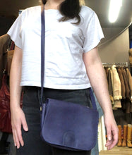 Load image into Gallery viewer, Kingspier Vintage - Purple leather crossbody bag with snap front closure and leather lining.

Length - 9”
Width - .2”
Height - 6”
Step - 51”

This purse is in great condition with some minor wear.
