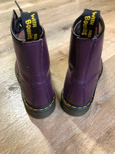 Load image into Gallery viewer, Kingspier Vintage - Doc Martens 1460 Original 8 eyelet boot in purple with smoother leather upper and iconic airwair sole.


Size 6 womens

*Boots are in excellent condition, NWOT.
