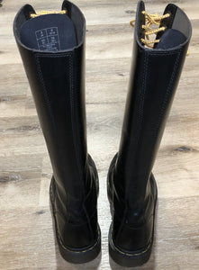 Kingspier Vintage - Doc Martens1914 tall  14 eyelet boot in black with smooth leather upper and Iconic airwair sole.

Size 10 womens

*Boots are in excellent condition.