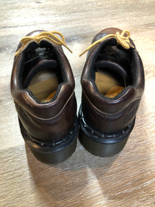 Kingspier Vintage - Doc Martens brown 6 eyelet casual shoe with padded collar and platform sole. Made in England.

Size 9 womens.

*Shoes are in great condition.