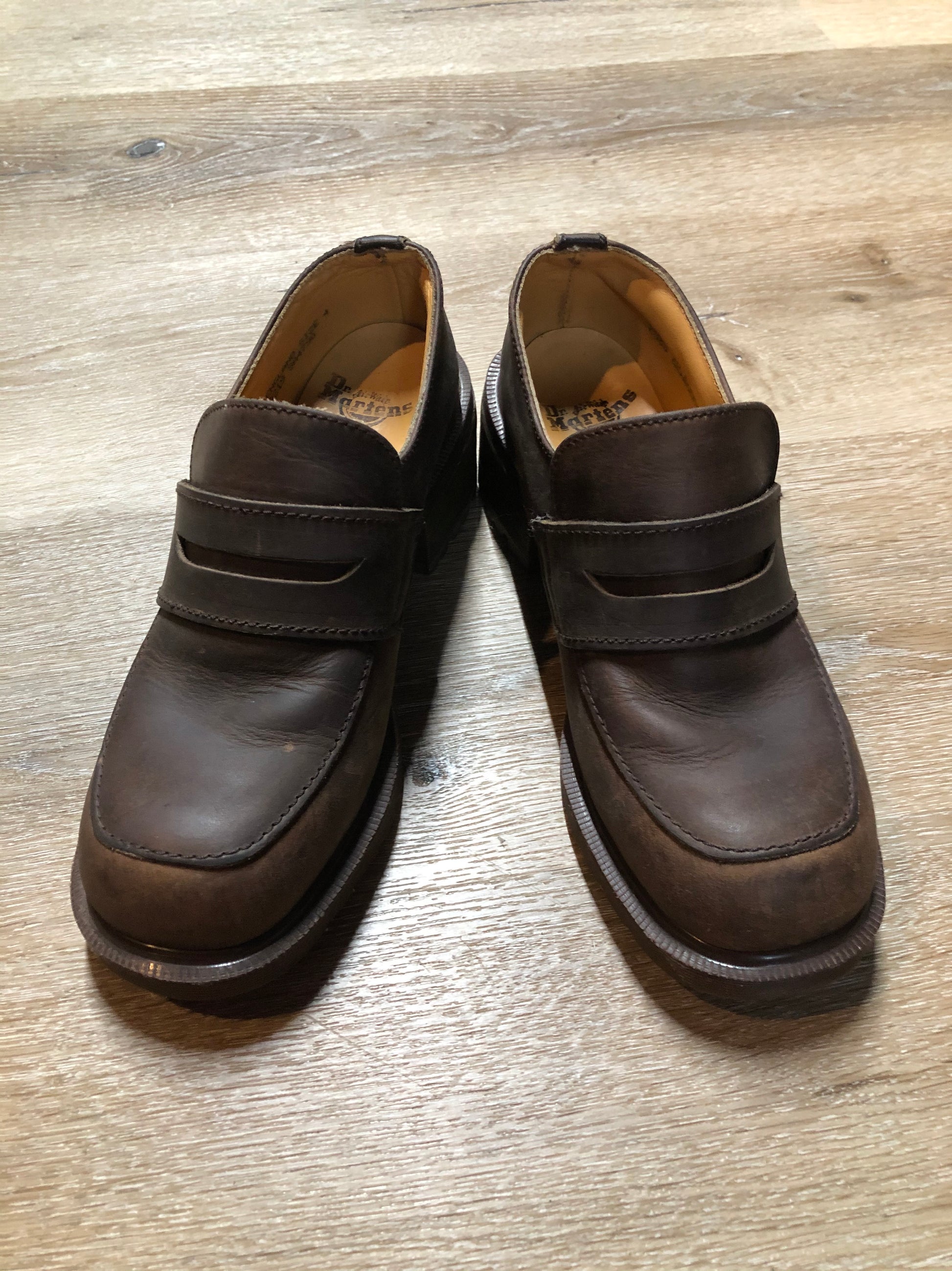 Kingspier Vintage - Doc Martens brown chunky heel loafer.

Size 6.5 US womens.

*Shoes are in great condition.