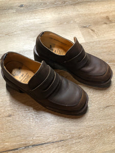 Kingspier Vintage - Doc Martens brown chunky heel loafer.

Size 6.5 US womens.

*Shoes are in great condition.