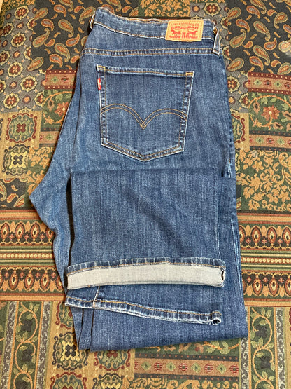 Levi’s 415 - Classic Boot Cut - 37”x30.5”, Size 16  Sits below waist  Classic boot cut leg  99^ cotton/ 1% elastane  Medium wash  Made in Pakistan - Kingspier Vintage