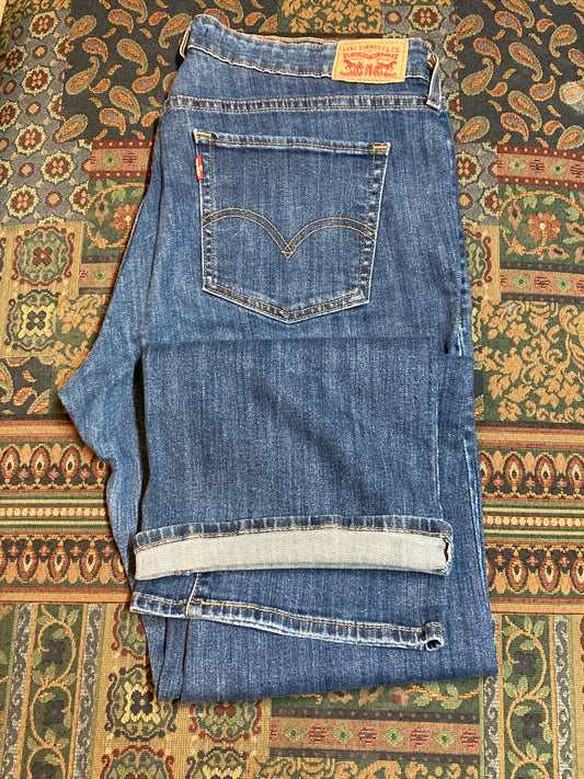 Levi’s 415 - Classic Boot Cut - 37”x30.5”, Size 16  Sits below waist  Classic boot cut leg  99^ cotton/ 1% elastane  Medium wash  Made in Pakistan - Kingspier Vintage