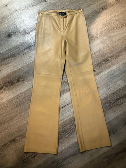 Kingspier Vintage - Cami International beige bootcut leather pants with poly blend lining. Size women’s 6T.

waist -31”
Outseam - 44”
Inseam - 35”
Rise - 9”

Pants are in excellent condition with some minor wear.