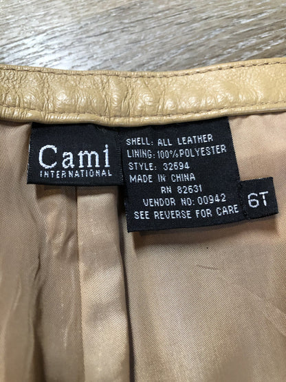 Kingspier Vintage - Cami International beige bootcut leather pants with poly blend lining. Size women’s 6T.

waist -31”
Outseam - 44”
Inseam - 35”
Rise - 9”

Pants are in excellent condition with some minor wear.