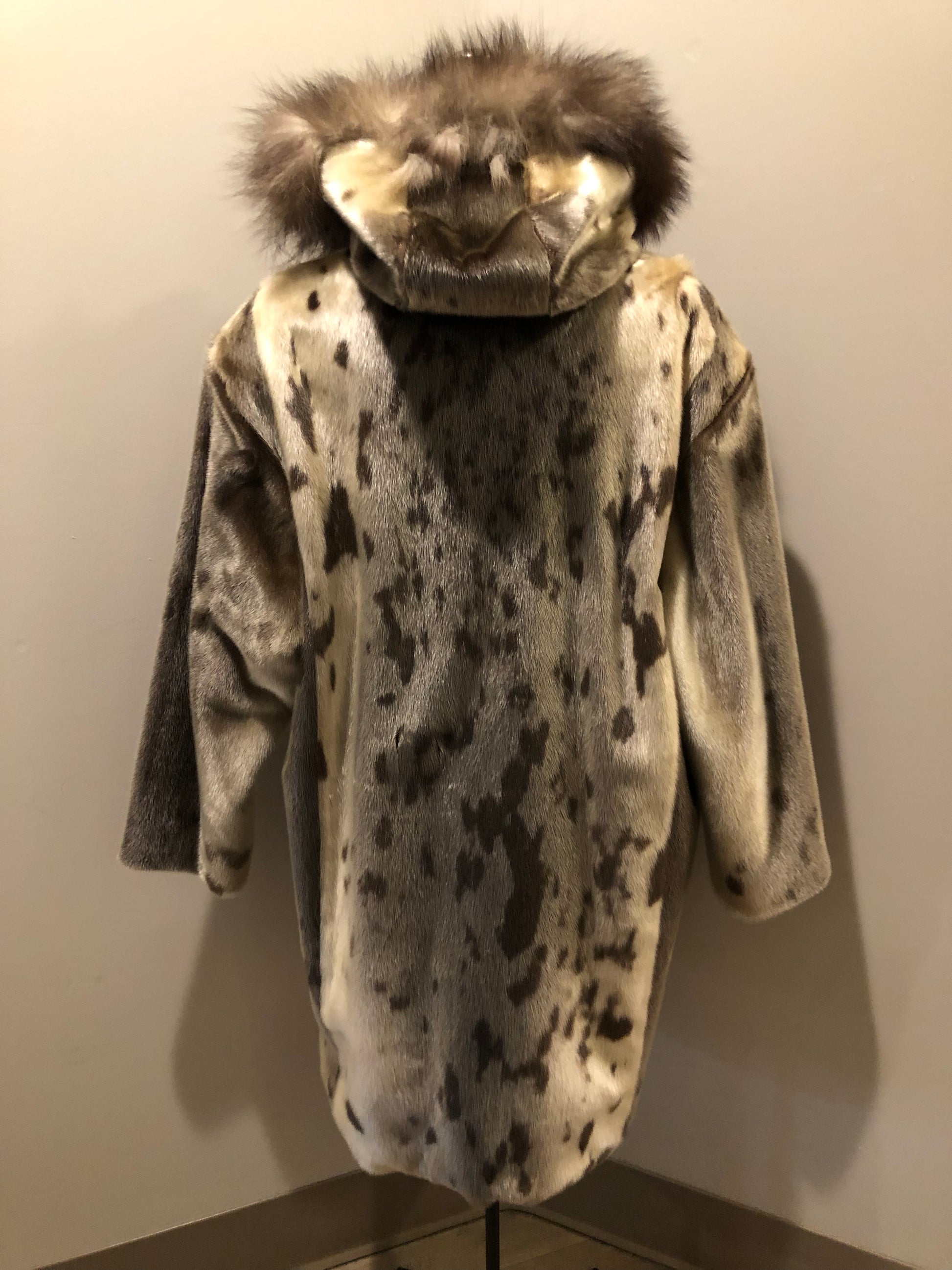 Kingspier Vintage - Vintage 1930s/40s Indigenous Made Fur Parka, Size 46, Made in Newfoundland