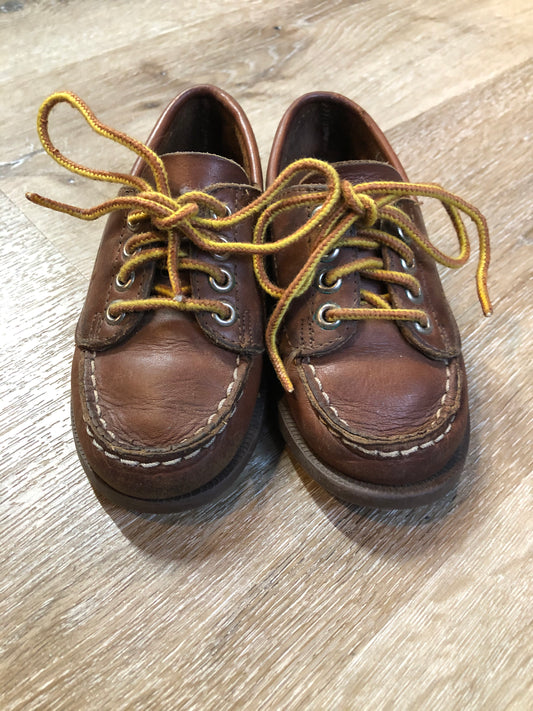 Kingspier Vintage - Sperrys brown leather four eyelet shoes.
Size 9 Toddler
Shoes are in excellent condition.