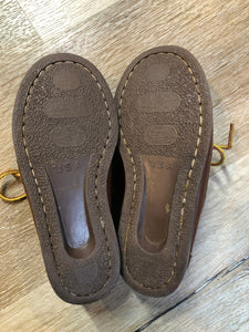 Kingspier Vintage - Sperrys brown leather four eyelet shoes.

Size 9 Toddler

Shoes are in excellent condition.