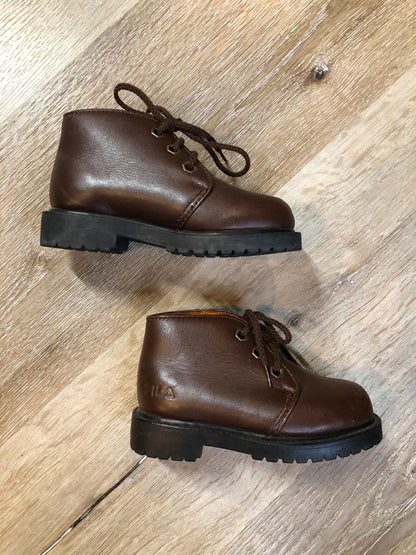 Kingspier Vintage - Fila brown leather boots.

 Size 8.5 Toddler

Shoes are in excellent condition.