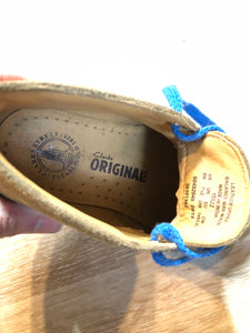 Kingspier Vintage - Clarks Originals tan suede two eyelet desert boots with crepe sole.

Size 8 Toddlers

Shoes are in excellent condition.
