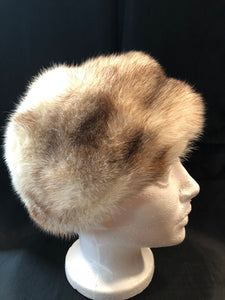 Kingspier Vintage - Vintage Kates Boutique White/ blonde mink fur hat. Interior is lined. Made in Montreal, Canada. Size small.

This hat is in excellent condition.
