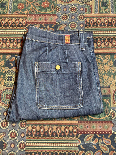 Kingspier Vintage -7 For All Mankind Denim Jeans - 30”x31”

Style P257080U-080U

Low rise

Slim cut

Dark wash

Brass buttons and details

98% Cotton/ 2% Lycra

Made in USA