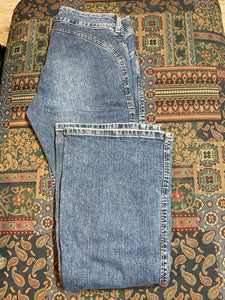 Kingspier Vintage - Silver Jeans - 30”x31”

Low rise

Slight flare

Medium wash

98% Cotton/ 2% Lycra

Made in Canada