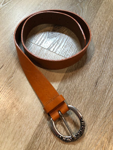 Kingspier Vintage - Brown leather belt with silver decorative buckle with floral tooling.
