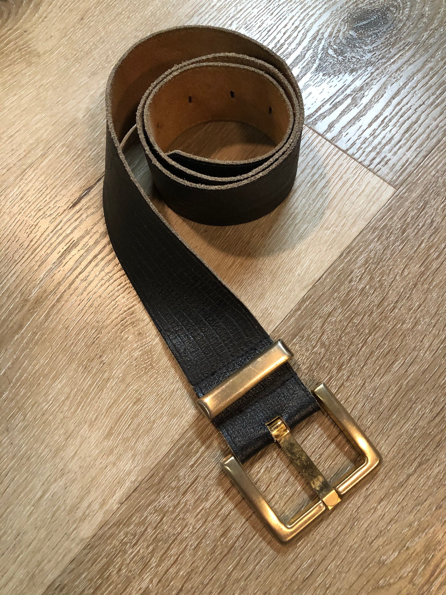 Kingspier Vintage - Black croc-embossed leather belt with brass buckle. 
