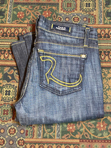 Kingspier Vintage - Rock and Republic Denim Jeans - 30”x34”

Low rise

Straight leg

Dark wash

98% Cotton/ 2% Lycra

Made in USA