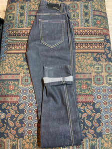 Kingspier Vintage - Diesel Black Denim Jeans - 24”x32”

Size 24

High rise

Skinny leg

Black wash

Stretch denim

98% Cotton/ 2% Elastane

Made in Italy